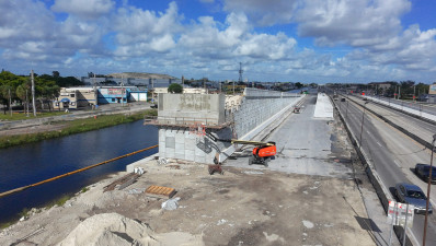 Aerial view of Mechanically Stabilized Earth (MSE) Wall 2 of 6 along the Miami Canal. The wall is part of Ramp B, which will connect eastbound Okeechobee Road to the southbound Palmetto Expressway. Construction is underway alongside active travel lanes.
